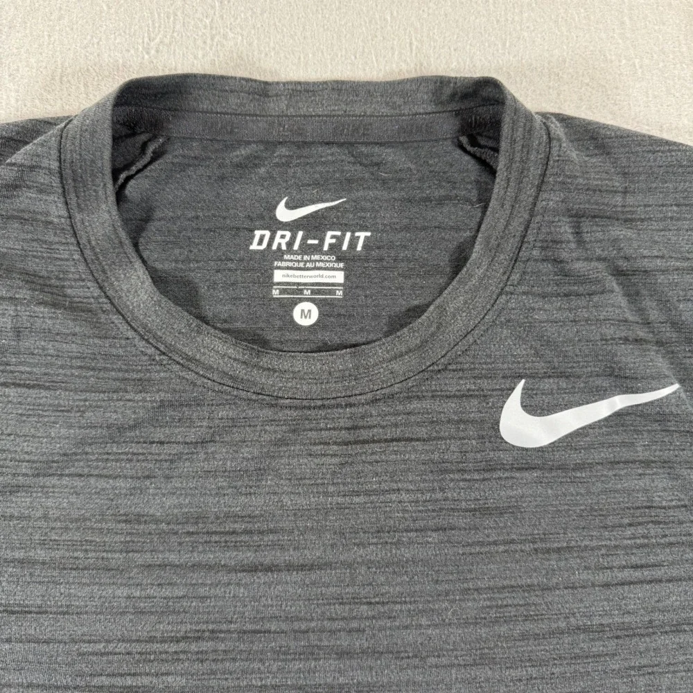 Nike Dri-FIT Training Shirt Mens Medium Gray Heather Athletic Tee